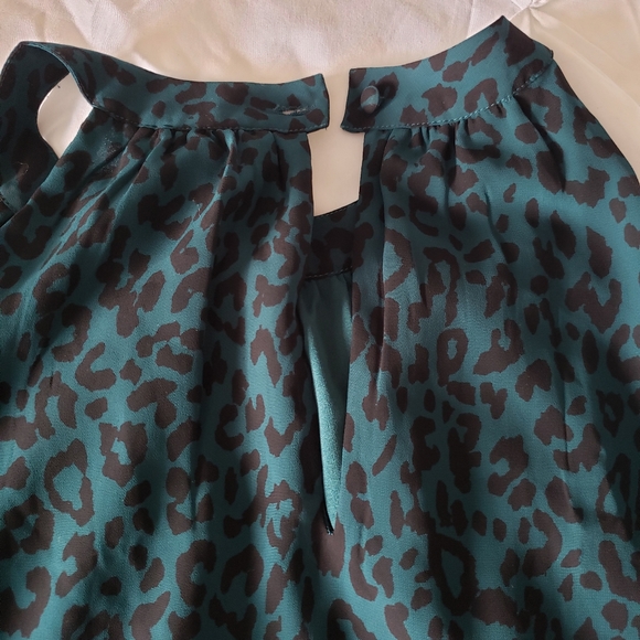 Beautiful tank top - Picture 3 of 5